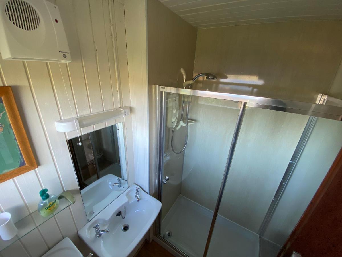 Great Glen Holidays - Chalets フォート・ウィリアム エクステリア 写真